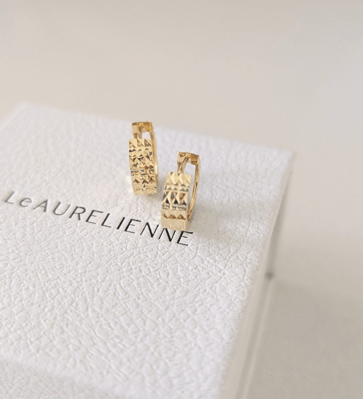 Glam Geometric Design Huggies 9k Solid Gold - LeAurelienne