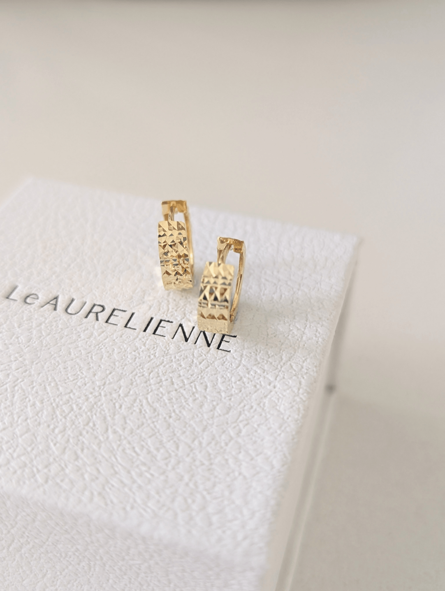 Glam Geometric Design Huggies 9k Solid Gold - LeAurelienne