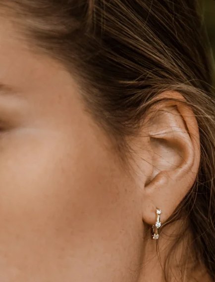 Radiant Tri - Glow Huggies Earrings 18k Gold Vermeil - LeAurelienne